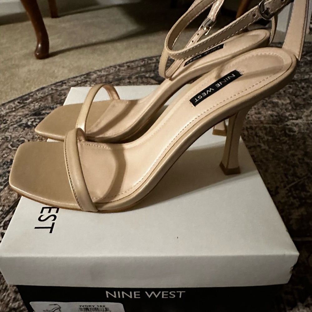 Nine West Yess Ankle Strap Ivory sandals size 8 NEW - Picture 3 of 6